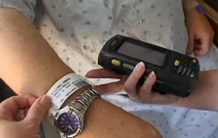ردیابی بیماران با استفاده از دستبند بیمارستانی
